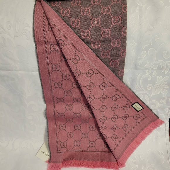 Gucci Accessories - Gucci scarf new